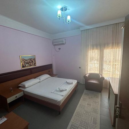 Hotel Edland Vlorë Extérieur photo