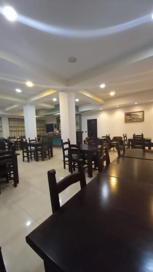 Hotel Edland Vlorë Extérieur photo
