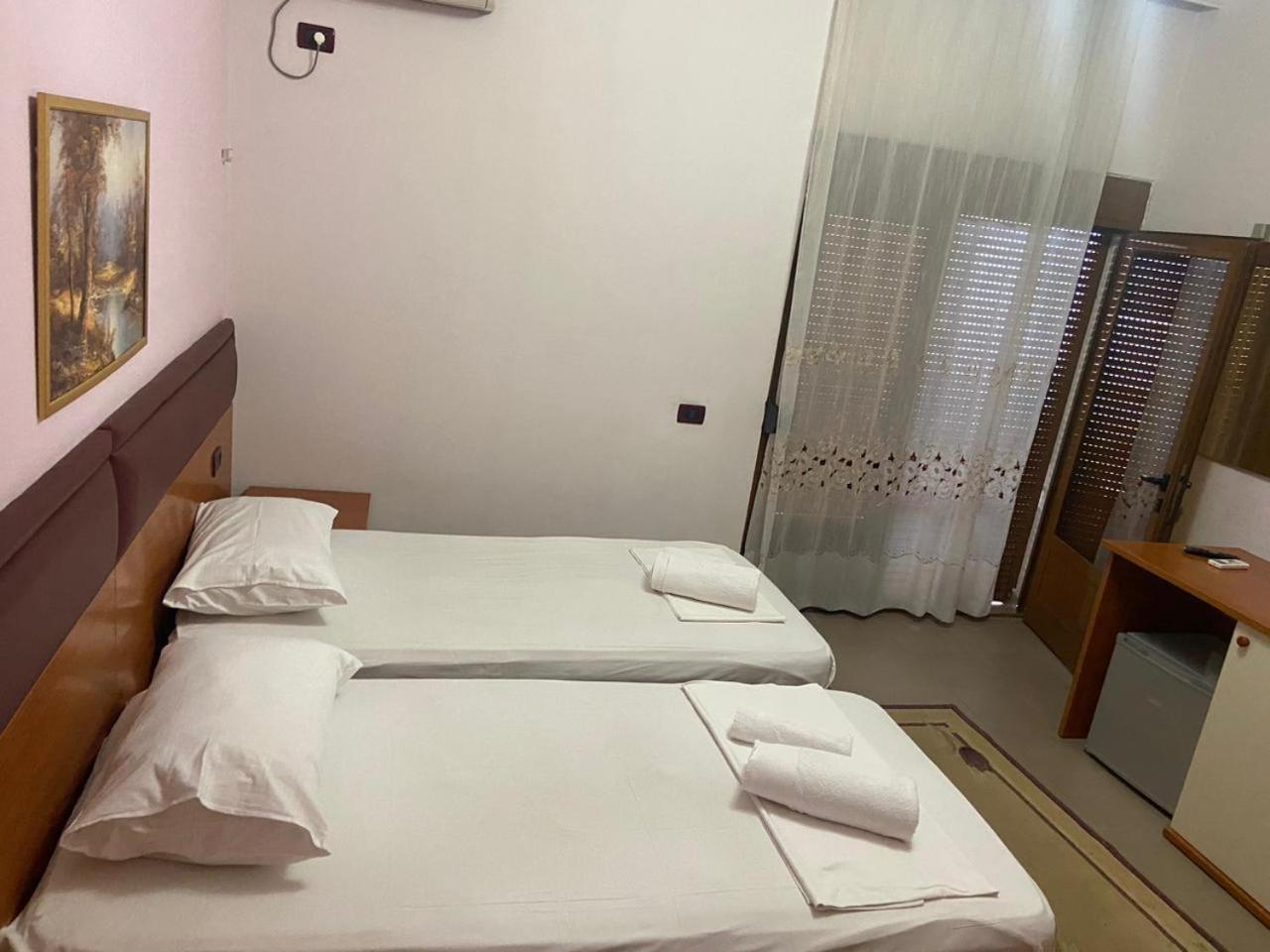 Hotel Edland Vlorë Extérieur photo