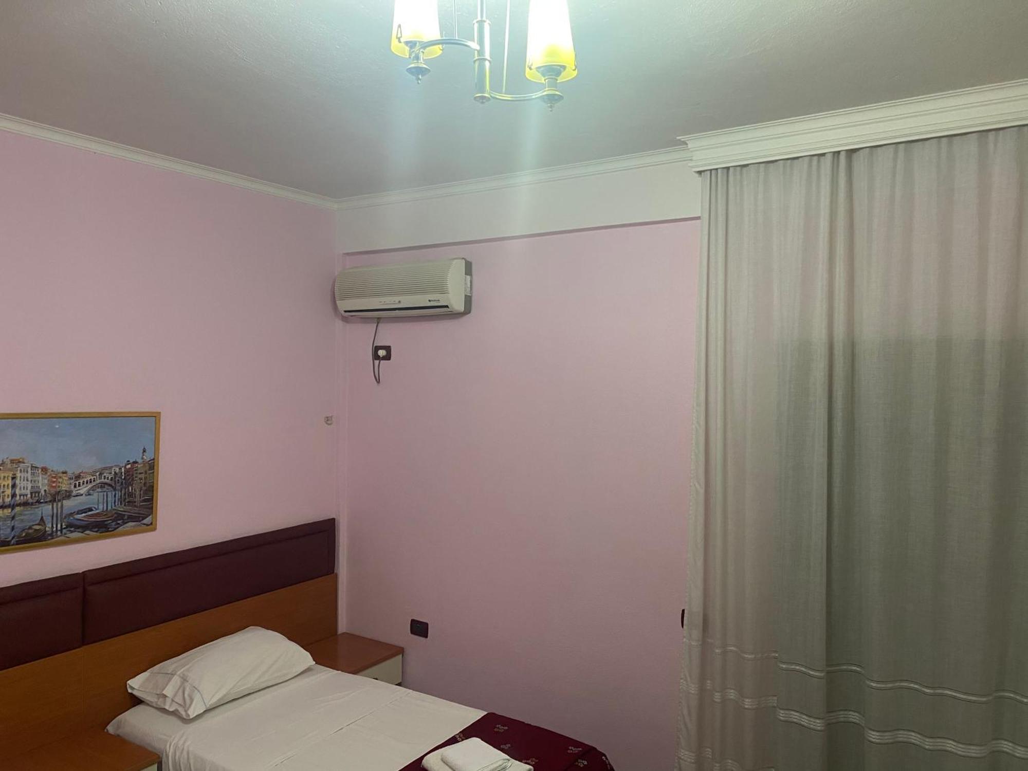 Hotel Edland Vlorë Extérieur photo