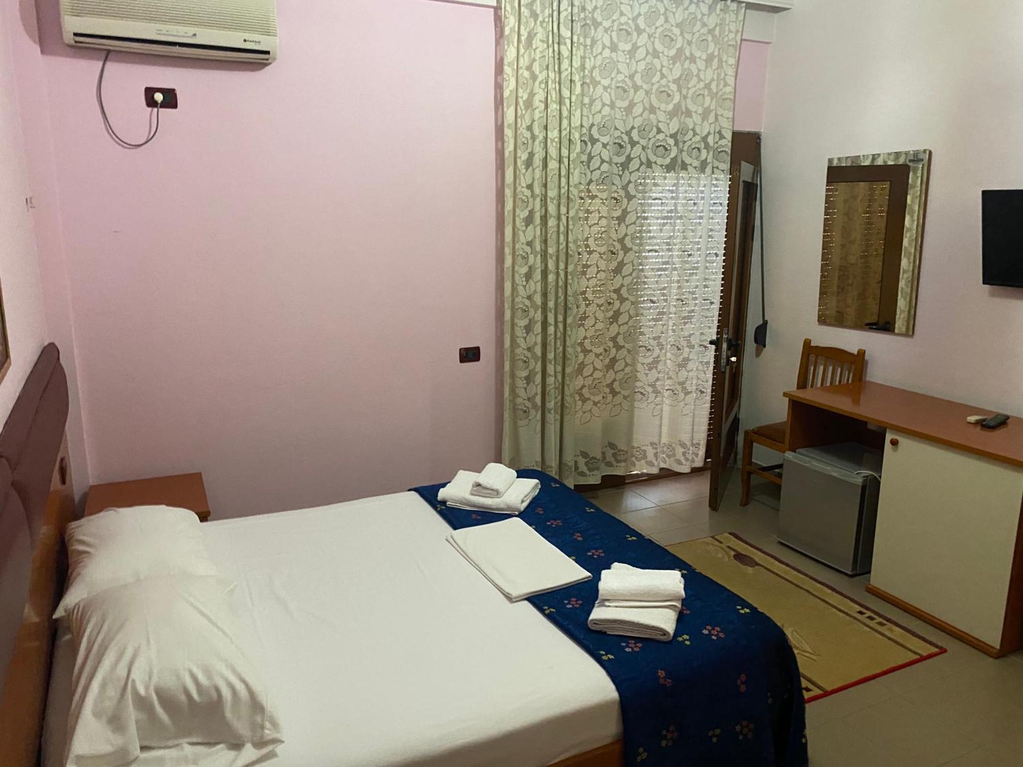 Hotel Edland Vlorë Extérieur photo
