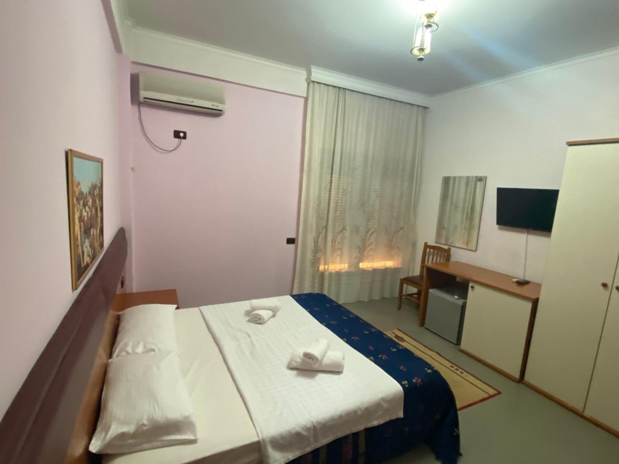 Hotel Edland Vlorë Extérieur photo