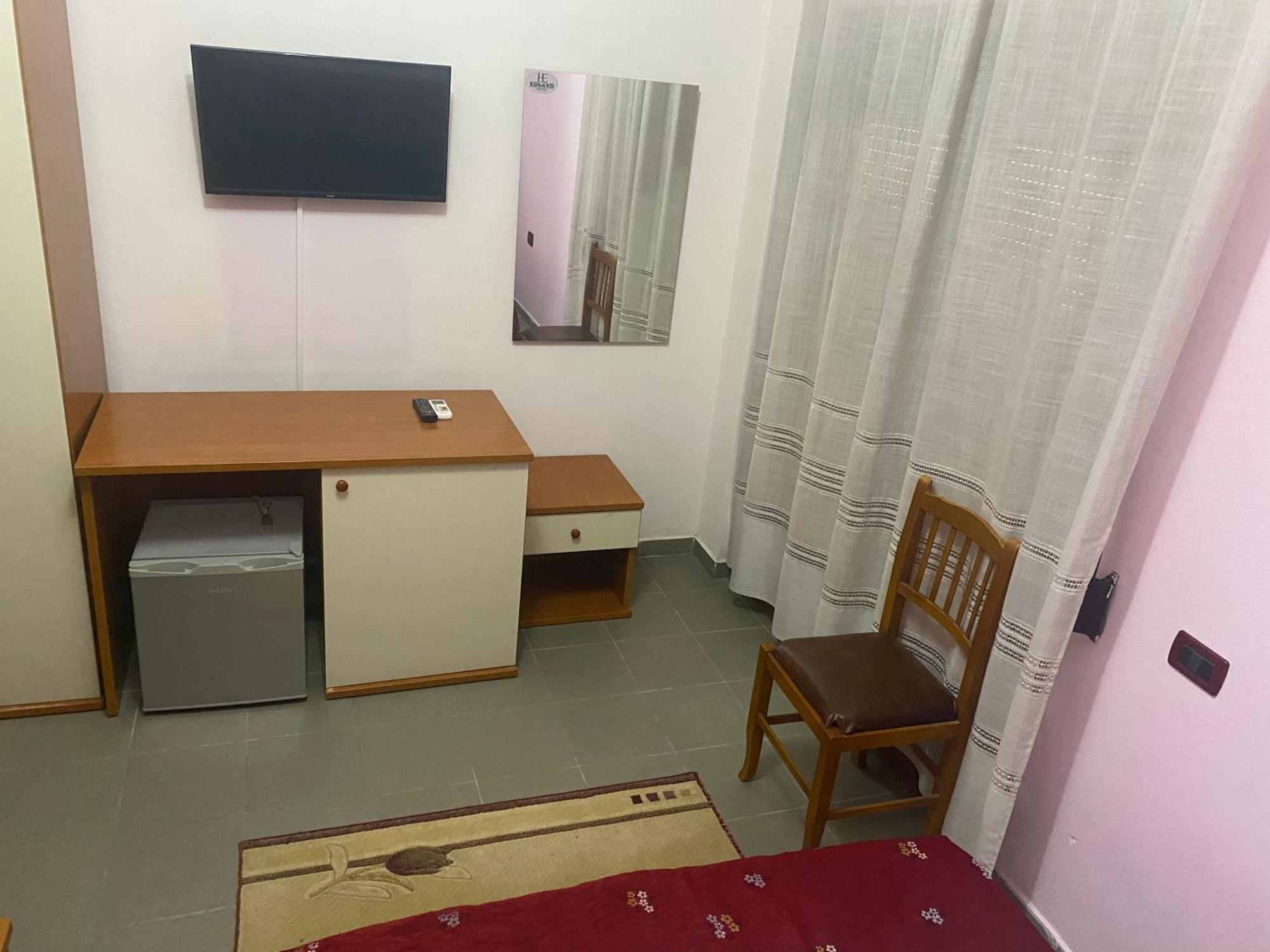 Hotel Edland Vlorë Extérieur photo