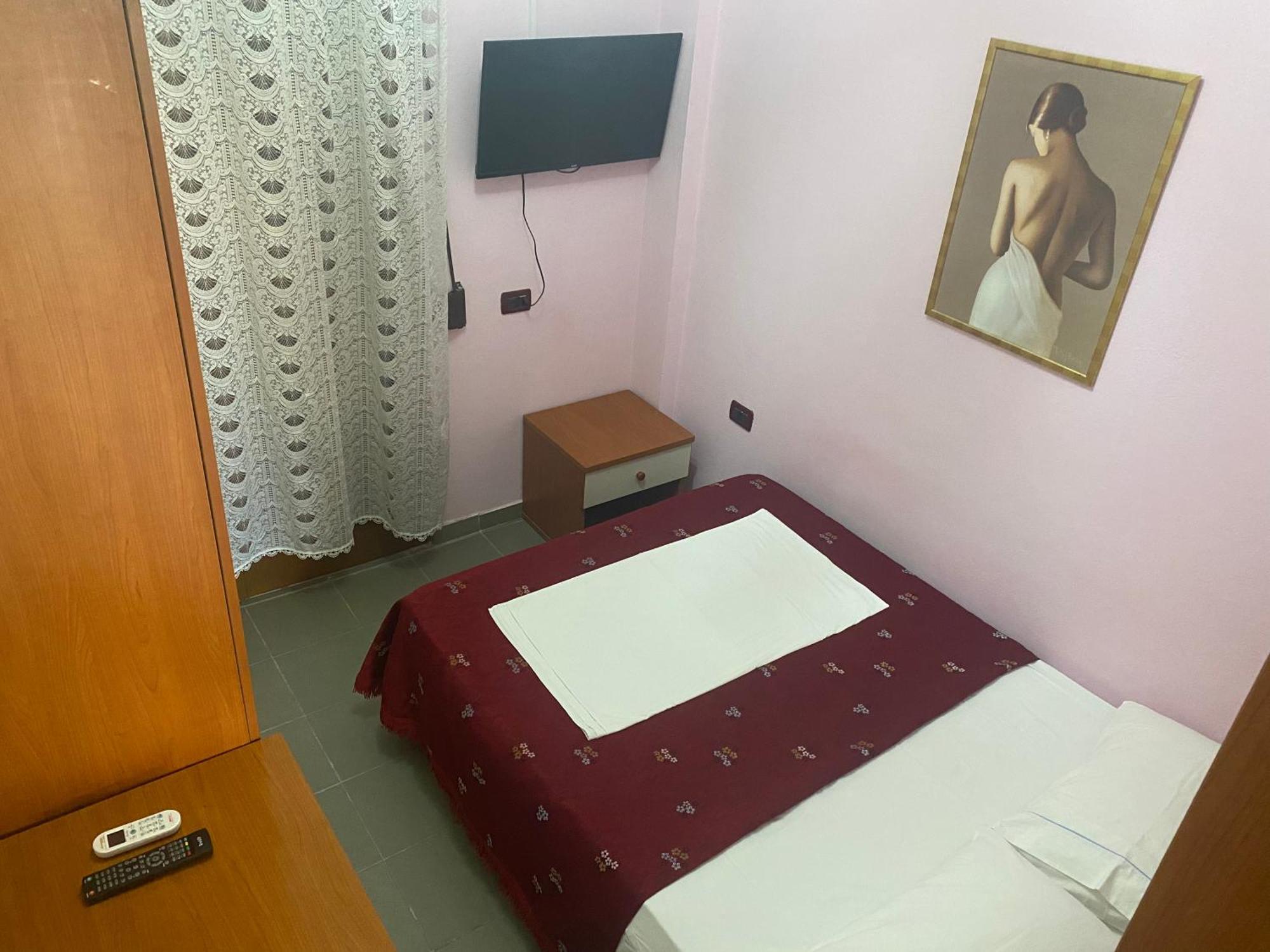 Hotel Edland Vlorë Extérieur photo