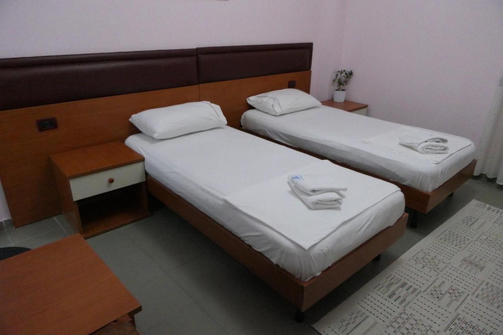 Hotel Edland Vlorë Extérieur photo