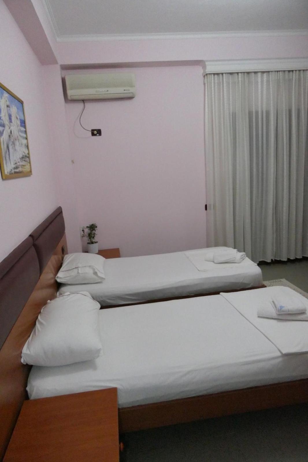 Hotel Edland Vlorë Extérieur photo