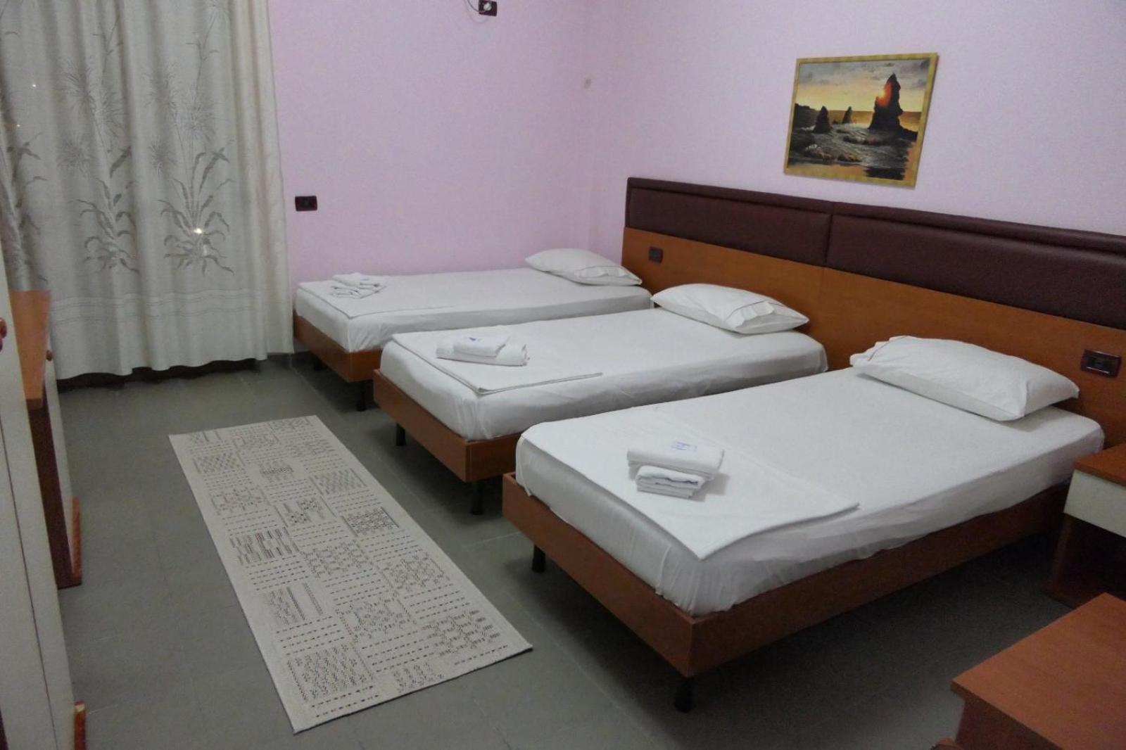 Hotel Edland Vlorë Extérieur photo