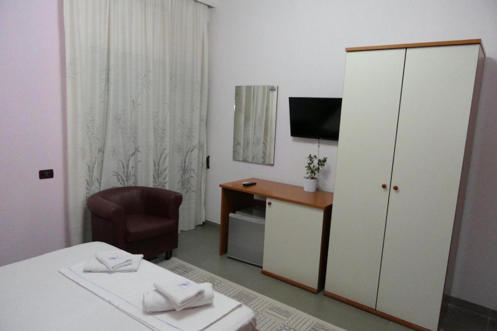 Hotel Edland Vlorë Extérieur photo