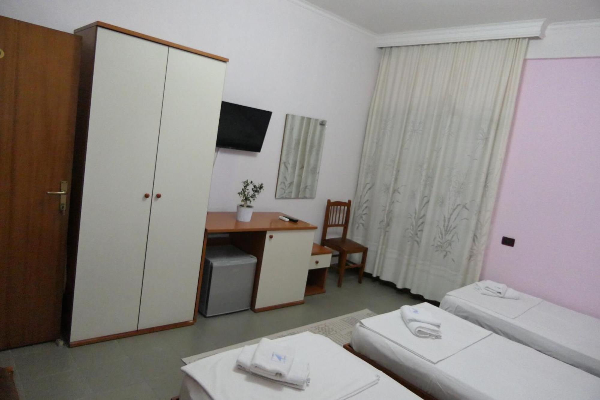 Hotel Edland Vlorë Extérieur photo