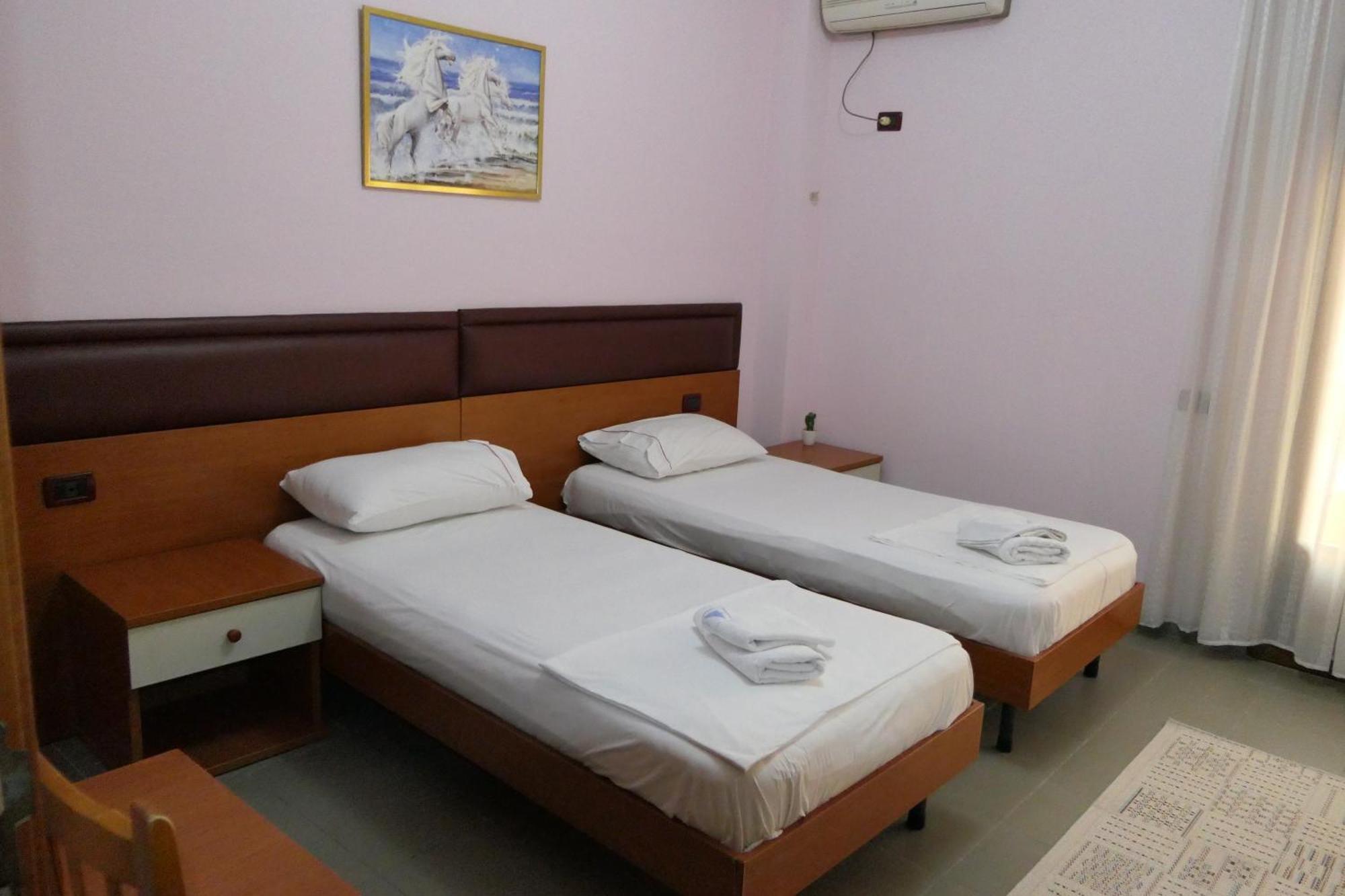 Hotel Edland Vlorë Extérieur photo