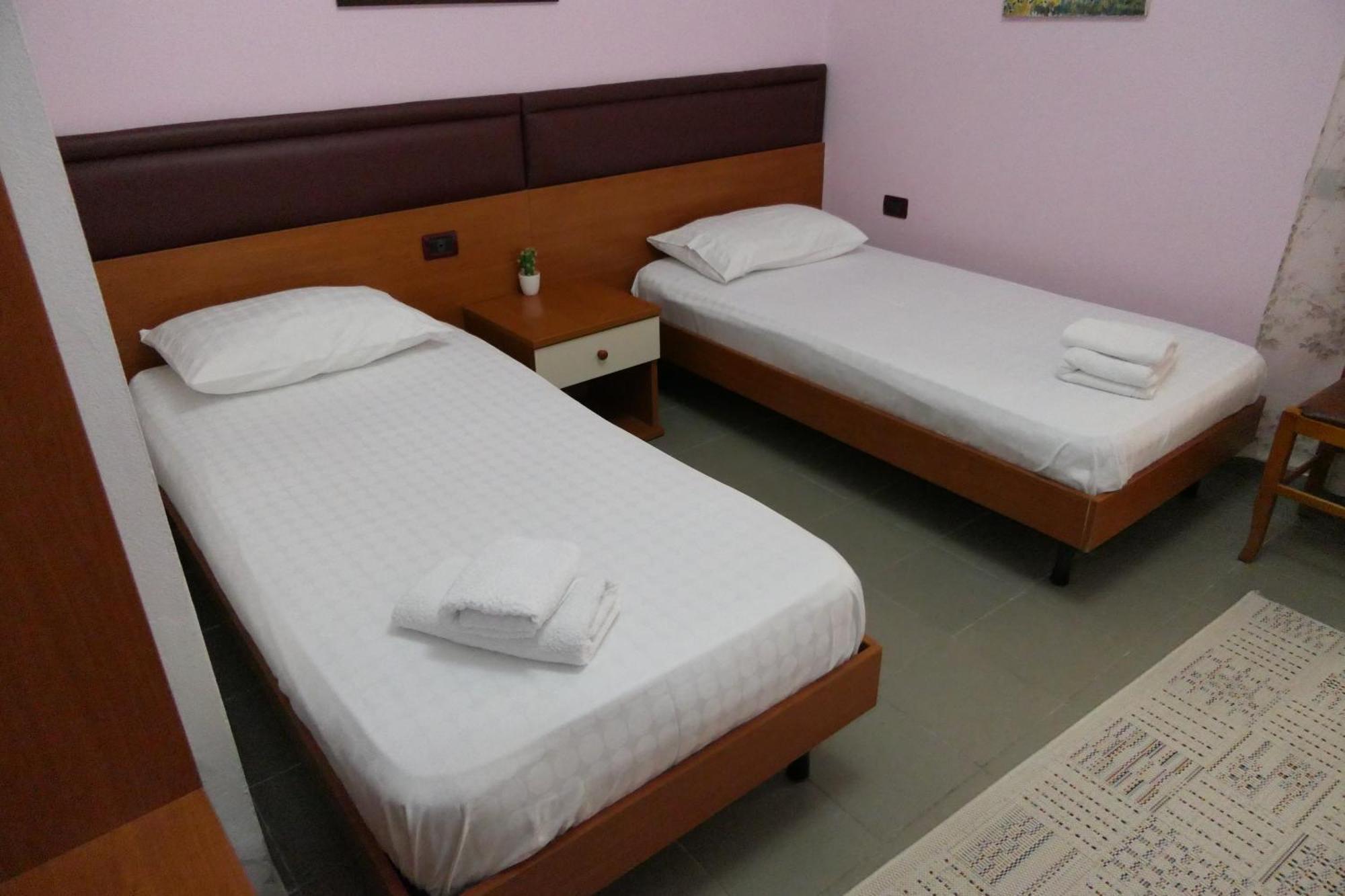 Hotel Edland Vlorë Extérieur photo