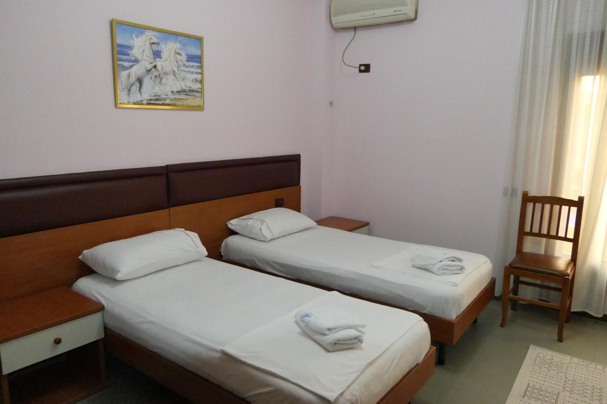 Hotel Edland Vlorë Extérieur photo