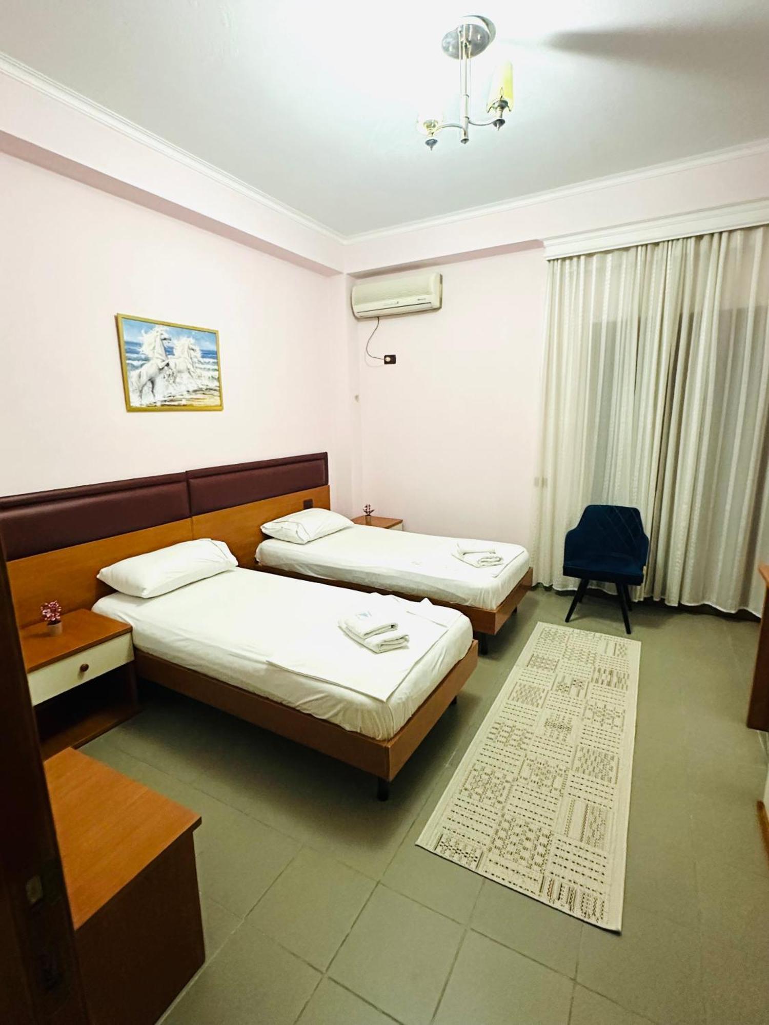 Hotel Edland Vlorë Extérieur photo