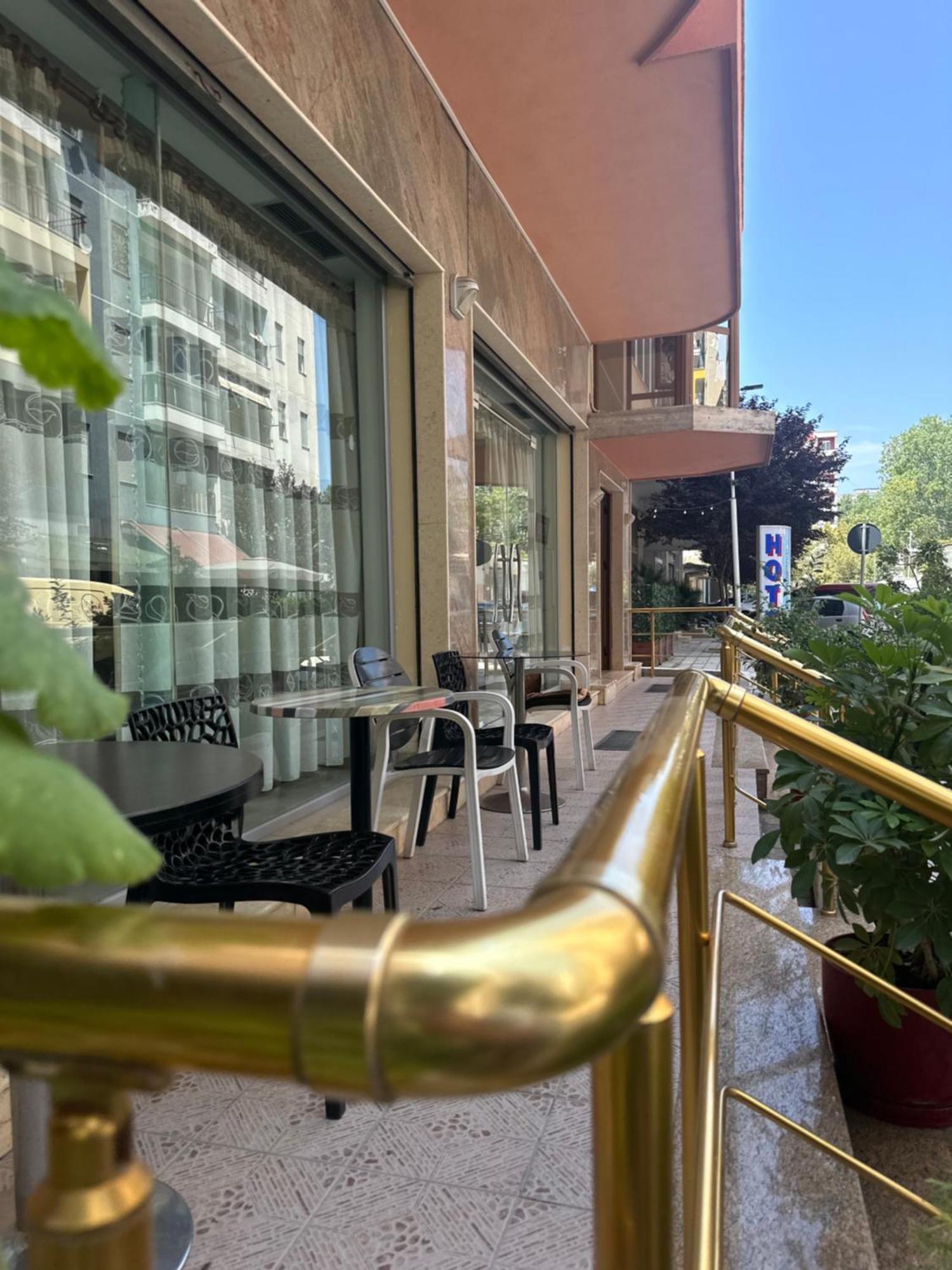 Hotel Edland Vlorë Extérieur photo